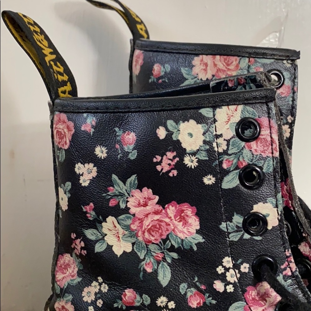Doc Martens floral